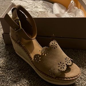 Crown Vintage nude suede wedge 7.5